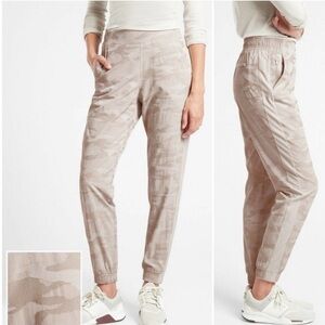 Athleta Brooklyn Textured Jogger petite neutral camo track pants